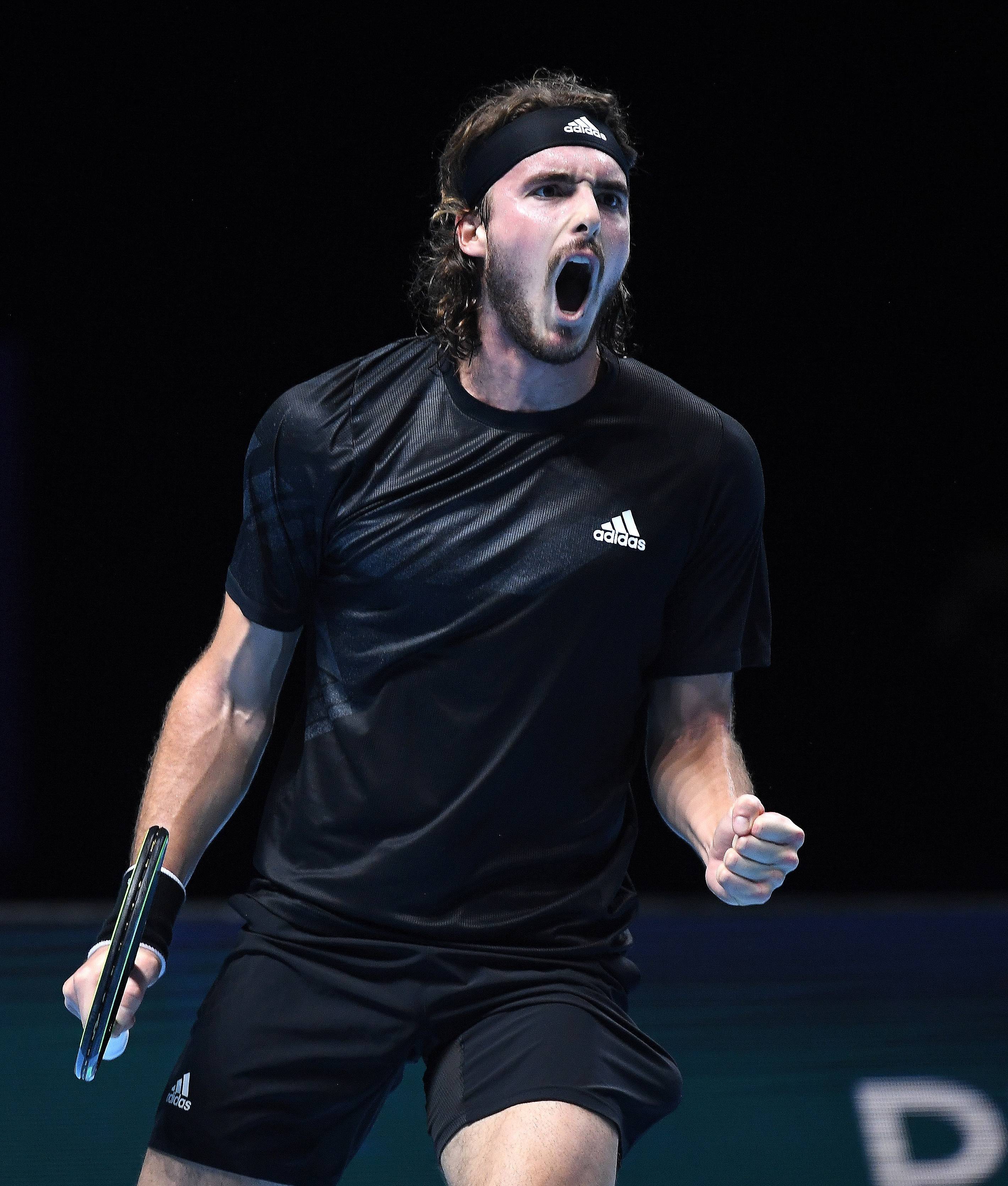 包含西班牙网球队绝地反击欧洲网球队，西西帕斯统治全场的词条