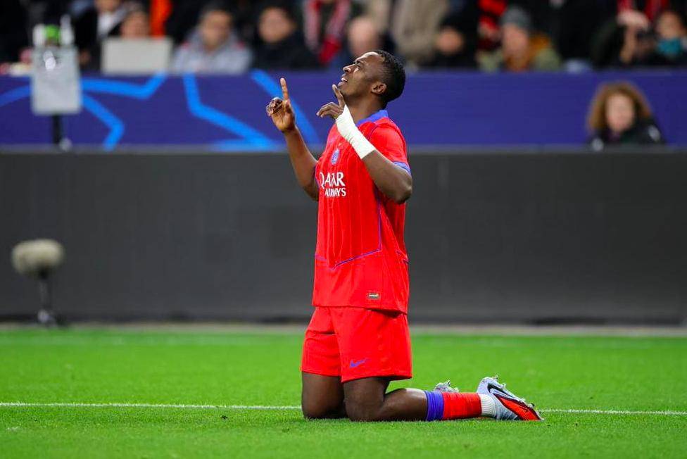 阿森纳血洗勒沃库森，埃尔林三分雨点燃全场的简单介绍