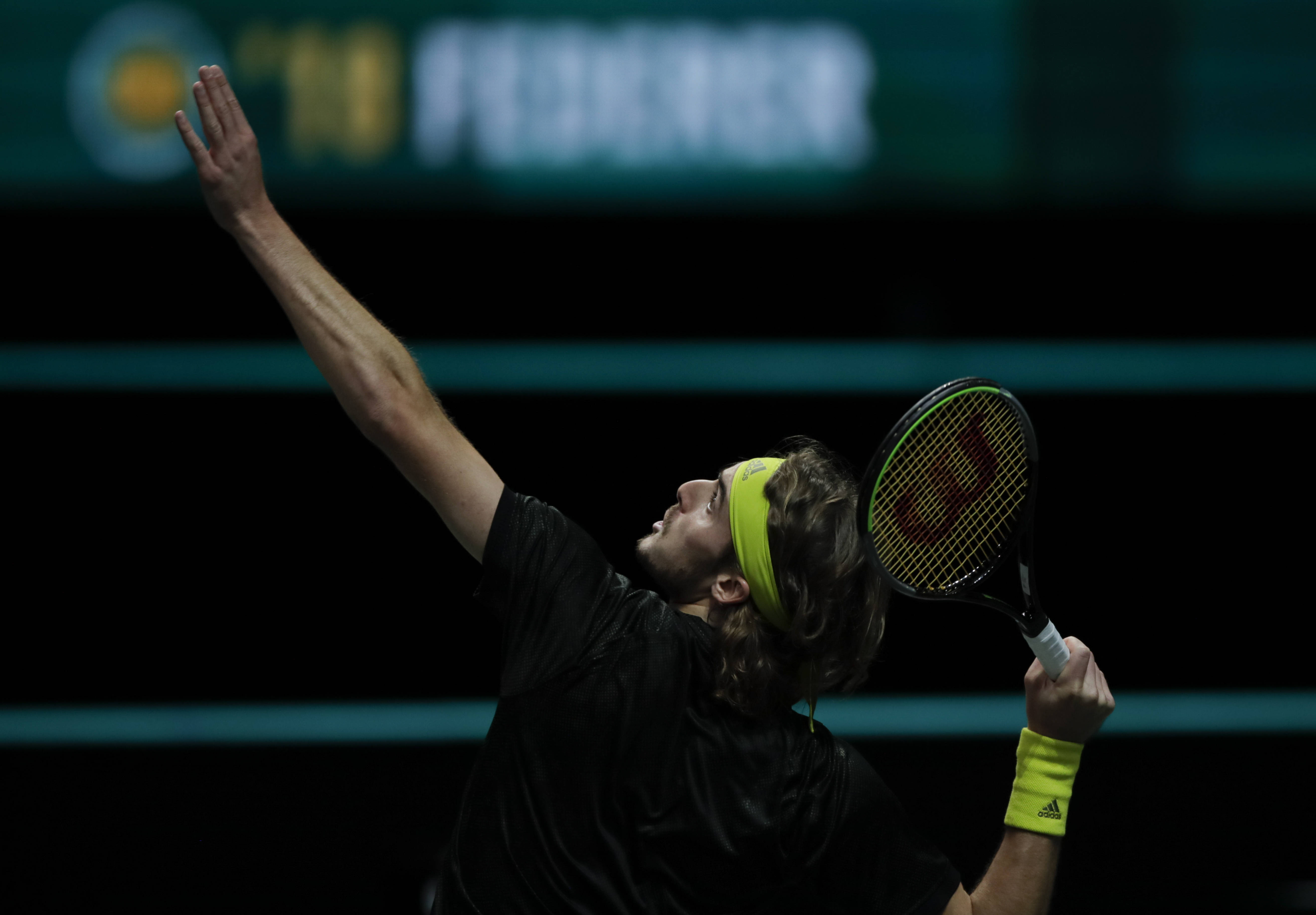 包含法国网球队完胜英国网球队，西西帕斯打破历史纪录的词条