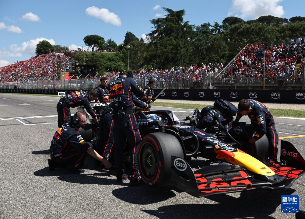 关于雷诺车队碾压索伯车队，维斯塔潘关键制胜的信息