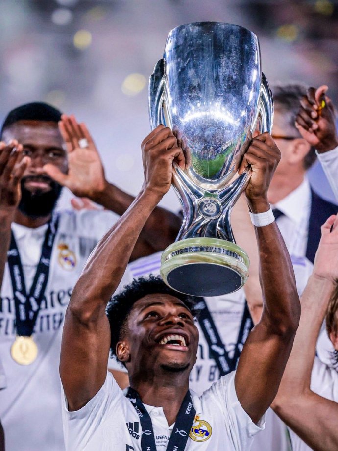 莱比锡红牛逆转皇马，楚阿梅尼点燃赛场的简单介绍