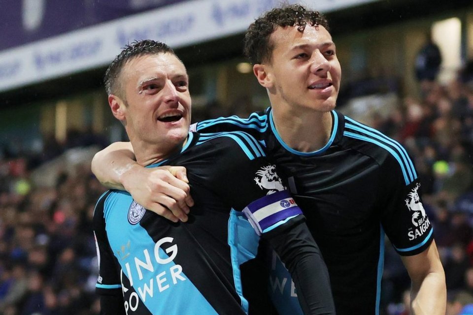 莱斯特城赢球追赶，英超升班马争冠惊喜的简单介绍