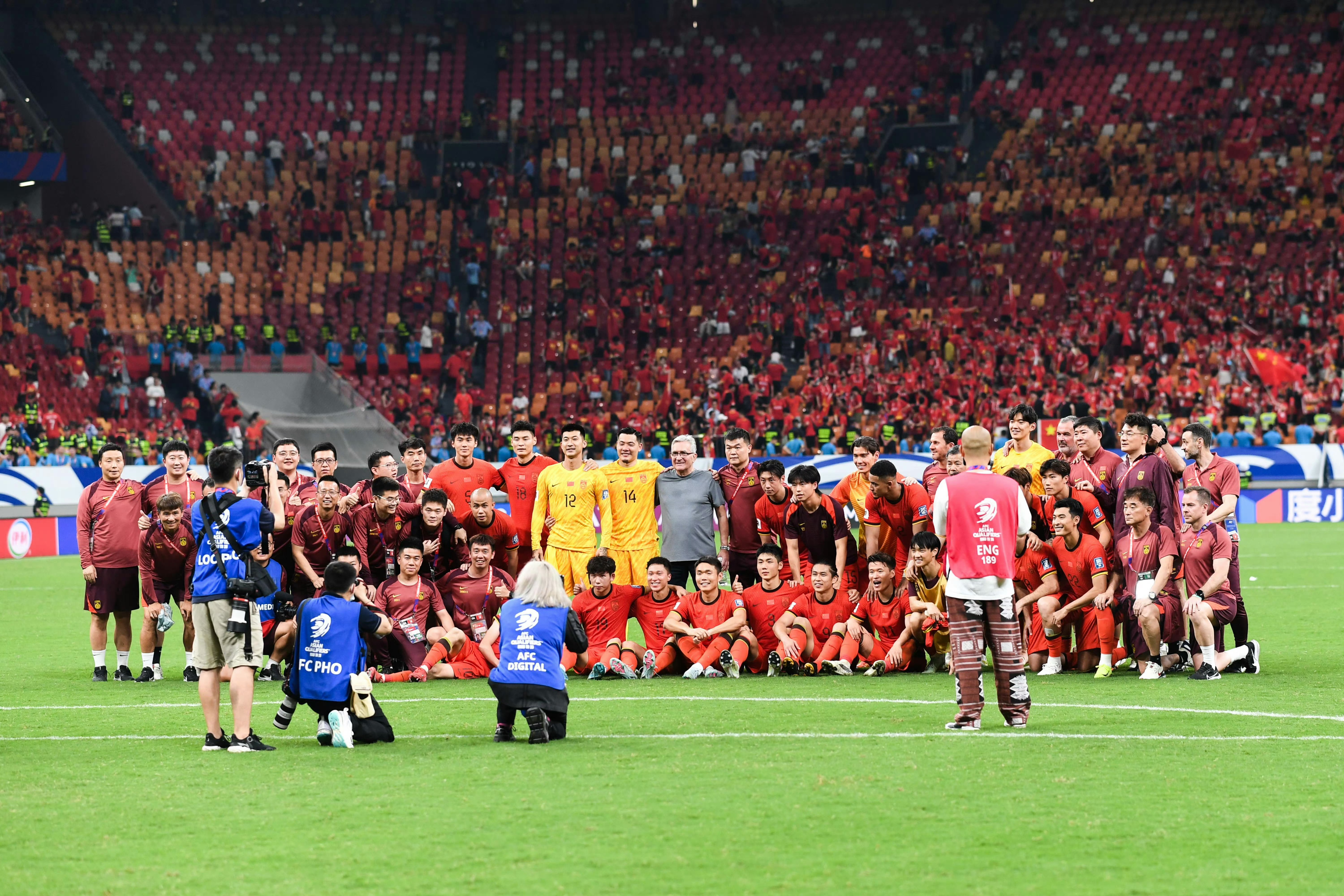 世界杯比赛热闹开场，球员备战势如破竹