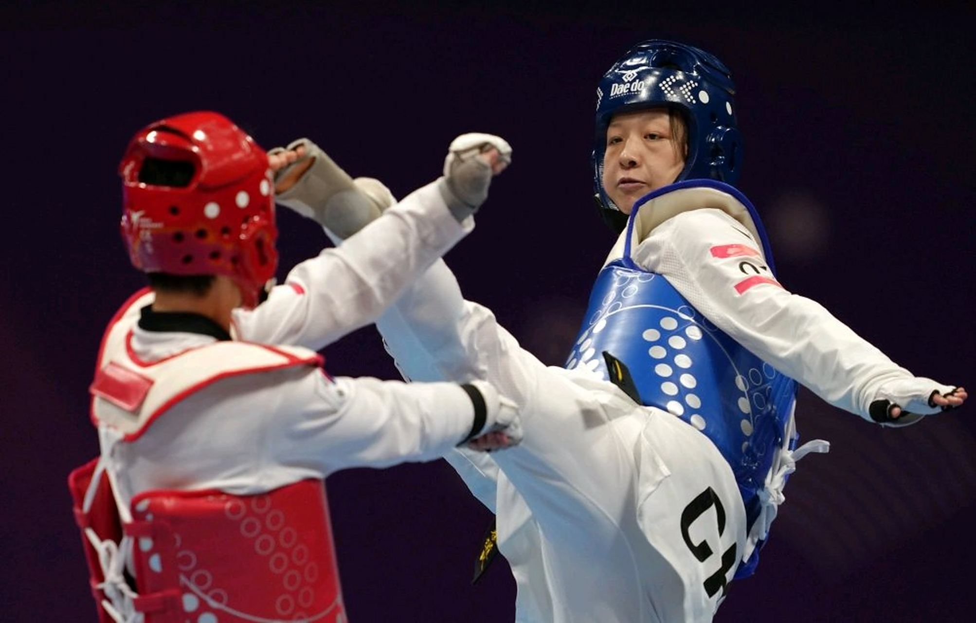 跆拳道运动员力克对手夺得金牌