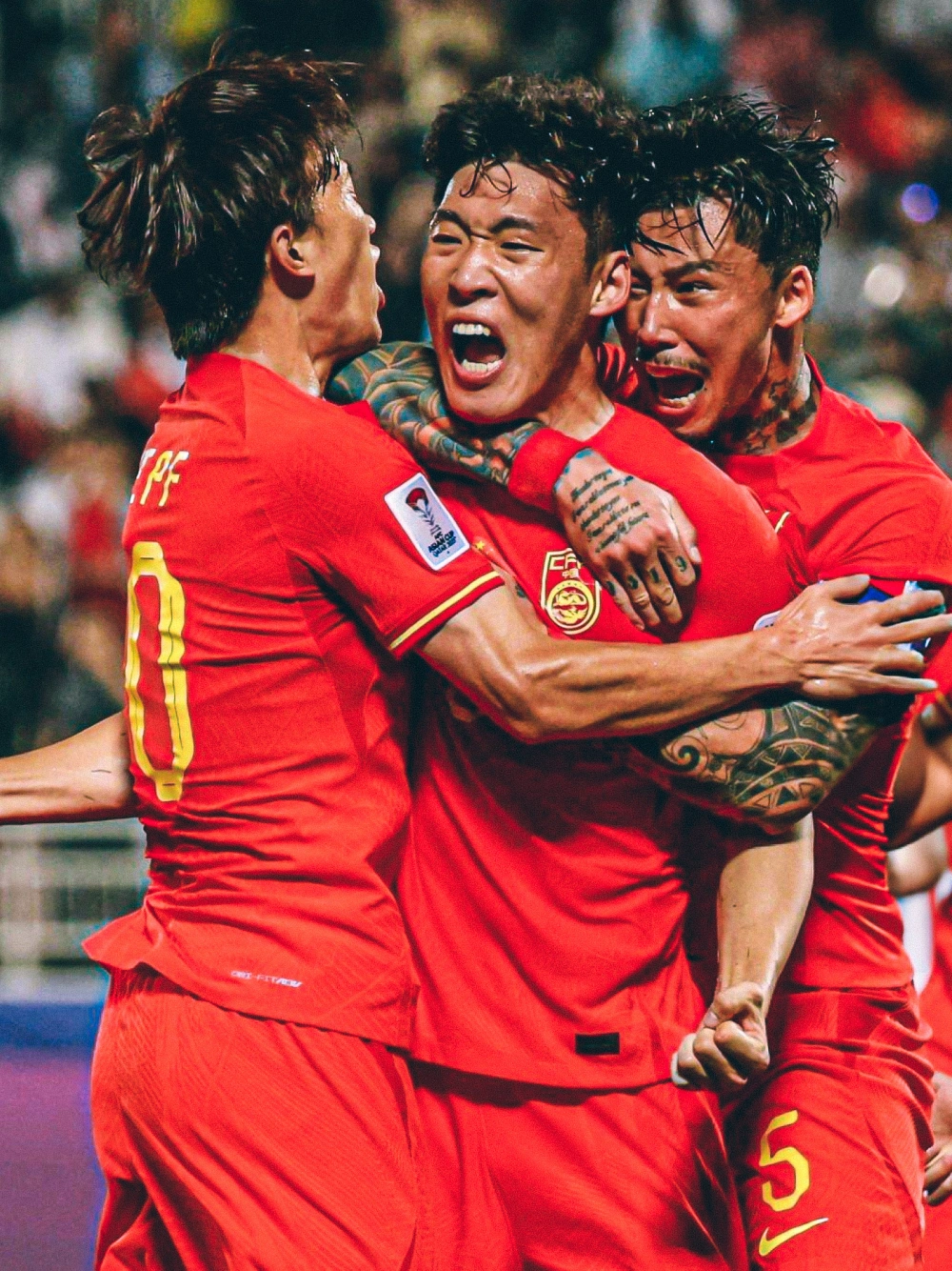 关于中国足球联盟战况激烈,球员表现出色的信息 关于中国足球联盟战况激烈,球员表现出色的信息