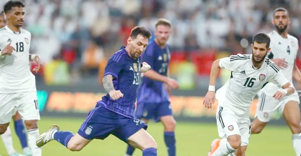 精彩足球赛事中赛场的激烈对抗