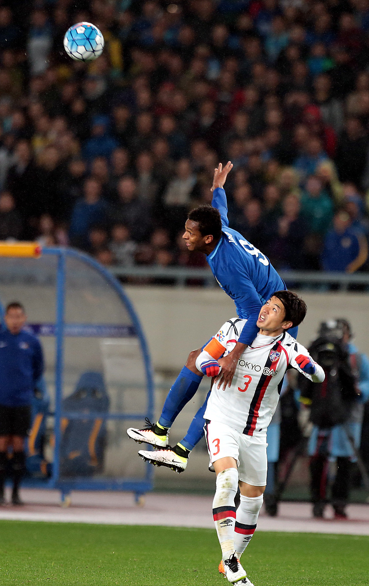 足球赛季中顶尖球队表现出色 足球赛季中顶尖球队表现出色