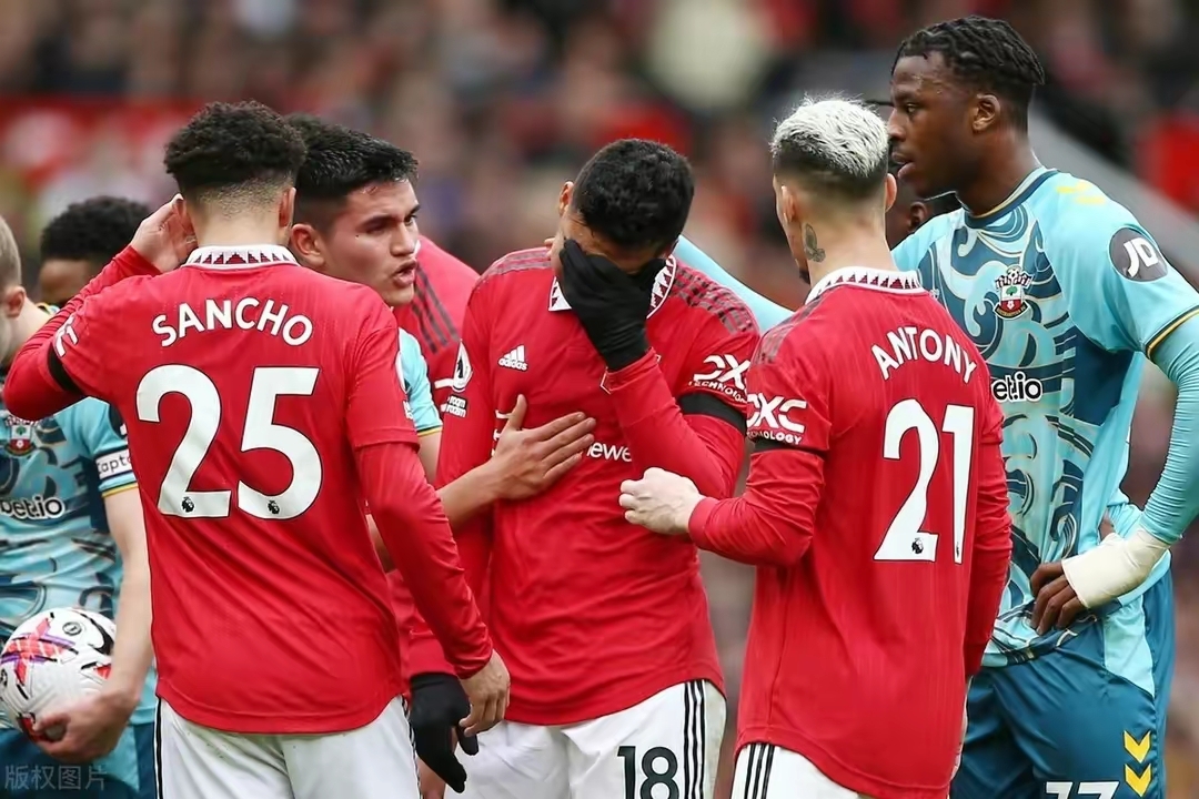 包含南安普顿主场失利滑落积分榜的词条