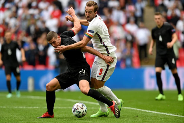 关于英格兰队完胜波兰队，波尔高光表现的信息