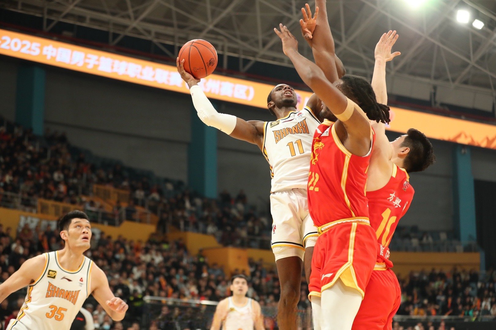 中国男篮绝杀巴西男篮，福克斯关键制胜