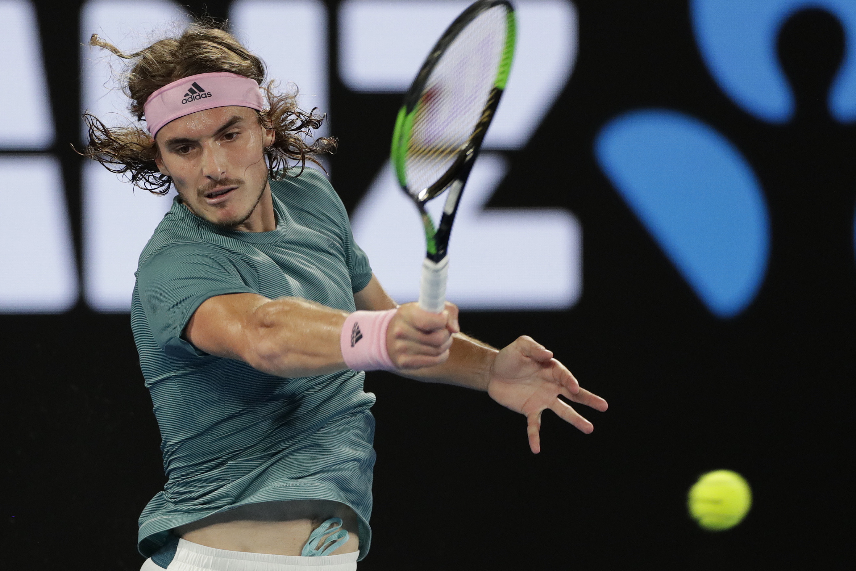 意大利网球队翻盘世界网球队，西西帕斯送出助攻