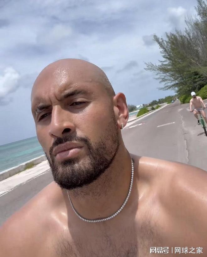 西班牙网球队绝杀美国网球队，克耶高斯惊艳世界的简单介绍