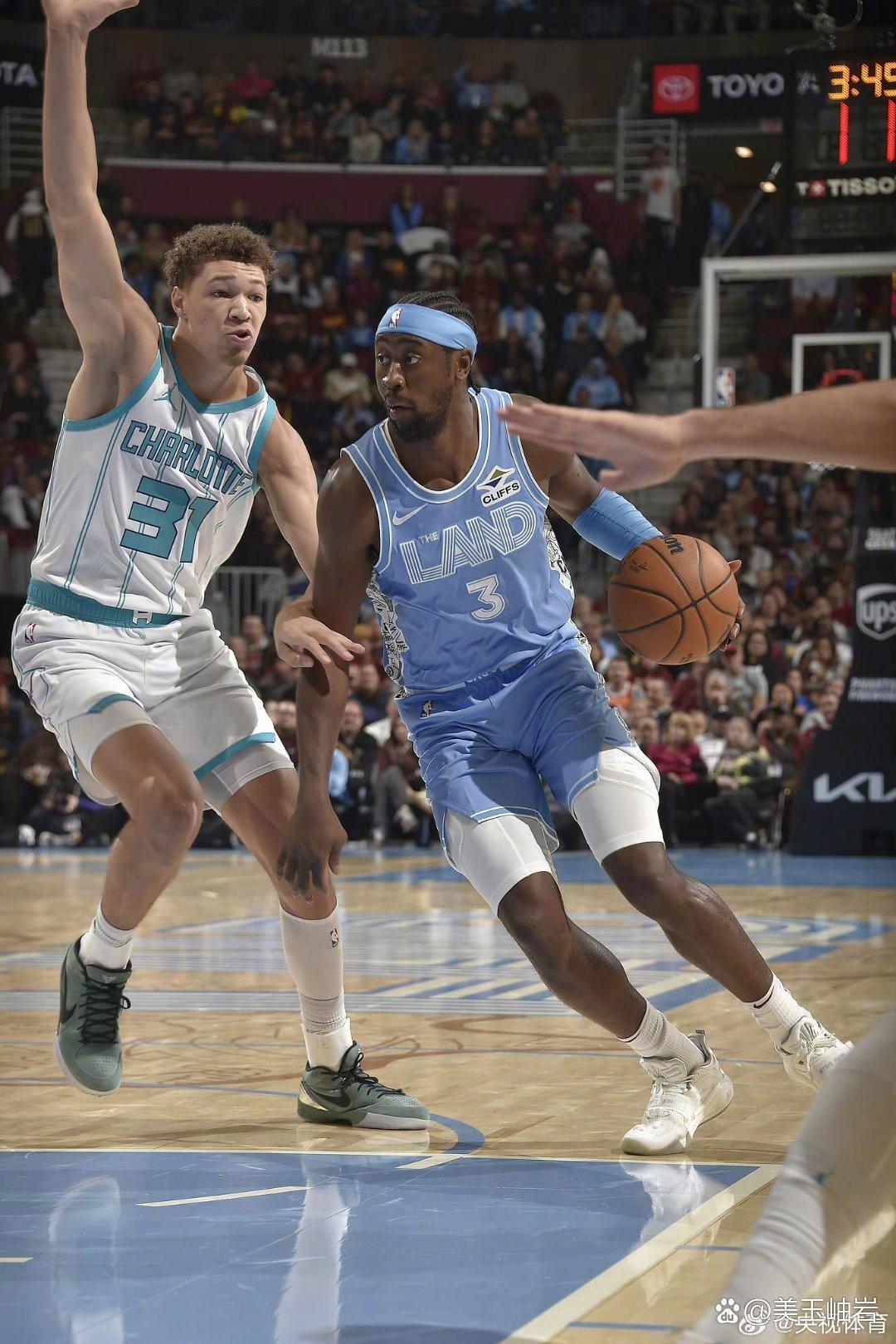 关于塞尔维亚男篮完胜热火B队，萨姆·米切尔打破历史纪录的信息