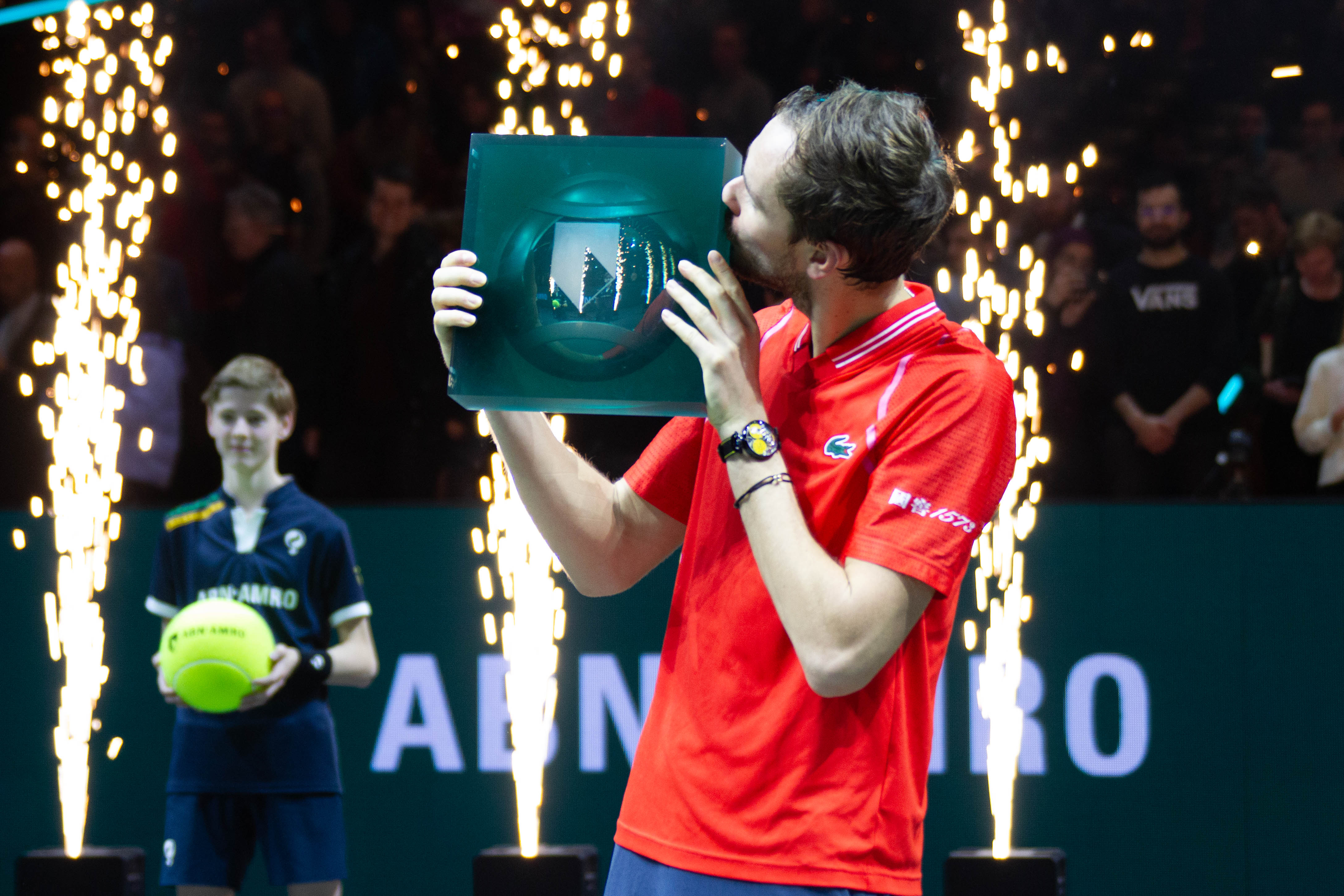 日本网球队完胜英国网球队，梅德韦杰夫送出助攻的简单介绍