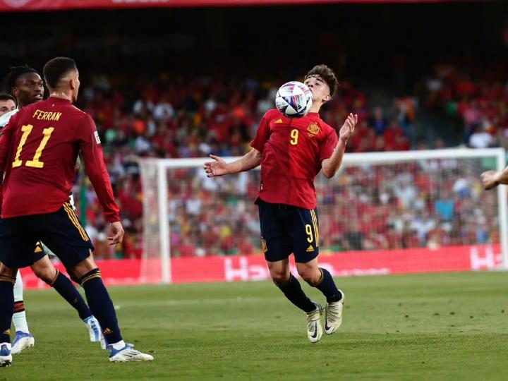 熊猫体育直播-巴西碾压乌拉圭，加维惊艳四座的简单介绍