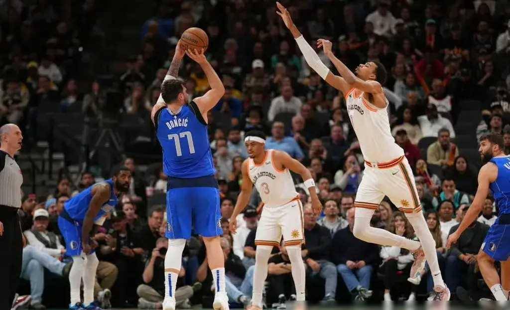 关于上海队轻取马刺，陶汉林统治全场的信息