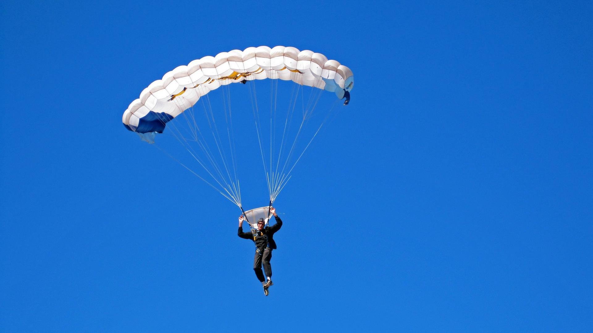 绿茵场上的双重奏,阿尔及利亚铁腕与拉什福德的破晓时分
